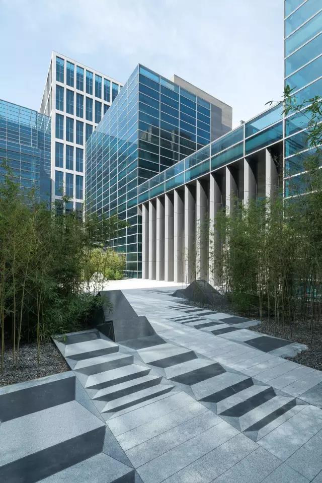 这么美的园路,实用又极具个性化,你家别墅也可以拥有 这么美的园路,实用又极具个性化,你家别墅也可以拥有
