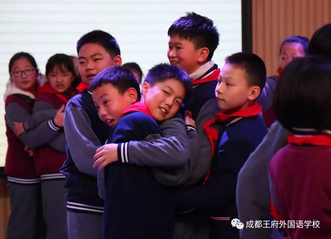 “努力生长,阳光绽放”——成都王府幸福校园心理课开课啦! “努力生长,阳光绽放”——成都王府幸福校园心理课开课啦!