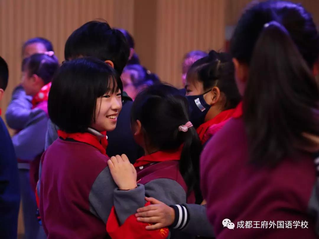 “努力生长,阳光绽放”——成都王府幸福校园心理课开课啦! “努力生长,阳光绽放”——成都王府幸福校园心理课开课啦!