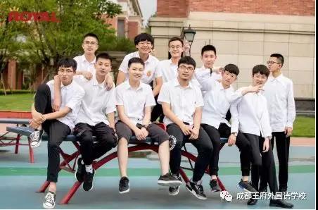 “努力生长,阳光绽放”——成都王府幸福校园心理课开课啦! “努力生长,阳光绽放”——成都王府幸福校园心理课开课啦!