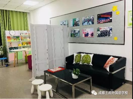 “努力生长,阳光绽放”——成都王府幸福校园心理课开课啦! “努力生长,阳光绽放”——成都王府幸福校园心理课开课啦!