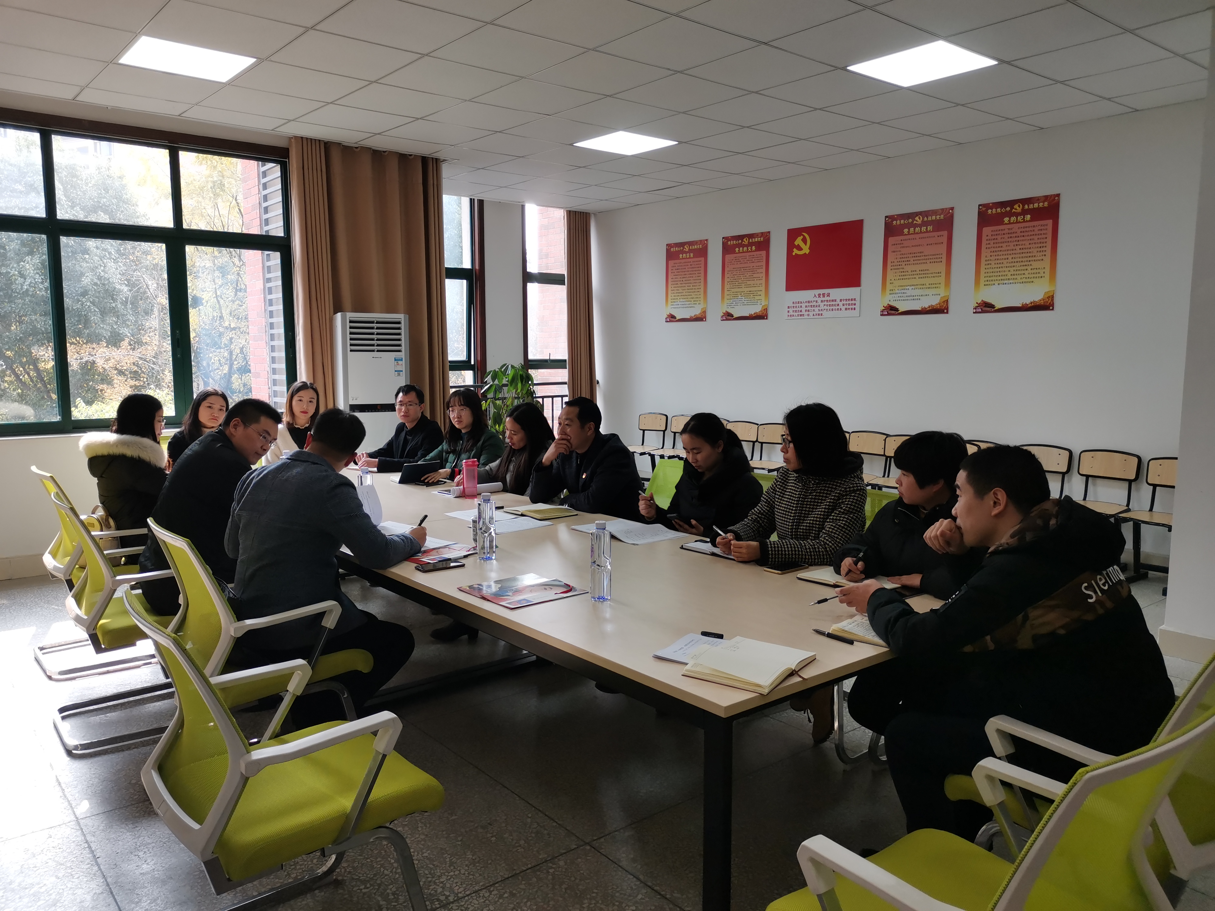 温江区委组织部来成都王府外国语学校组织流动党员座谈