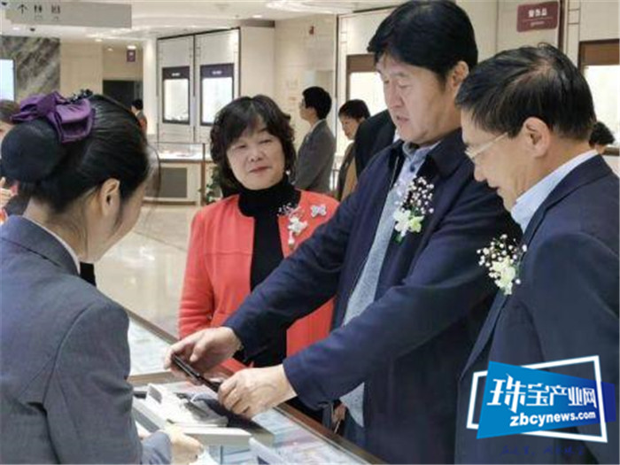 南非钻石走进菜百,首度开设专区发布新品 南非钻石走进菜百,首度开设专区发布新品