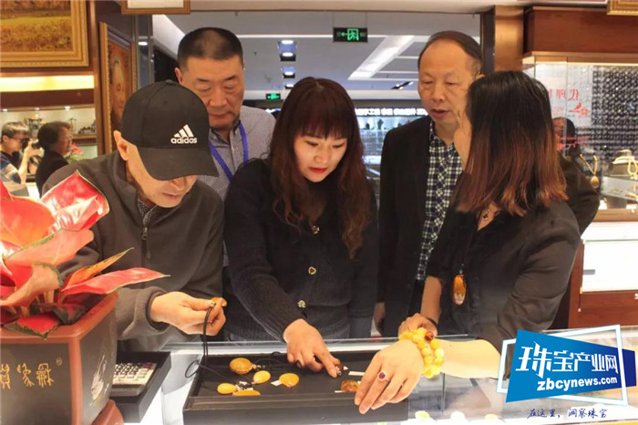 2019年第十届“品鉴岭南”中国著名作家广东行走进水贝万山活动圆满结束 2019年第十届“品鉴岭南”中国著名作家广东行走进水贝万山活动圆满结束