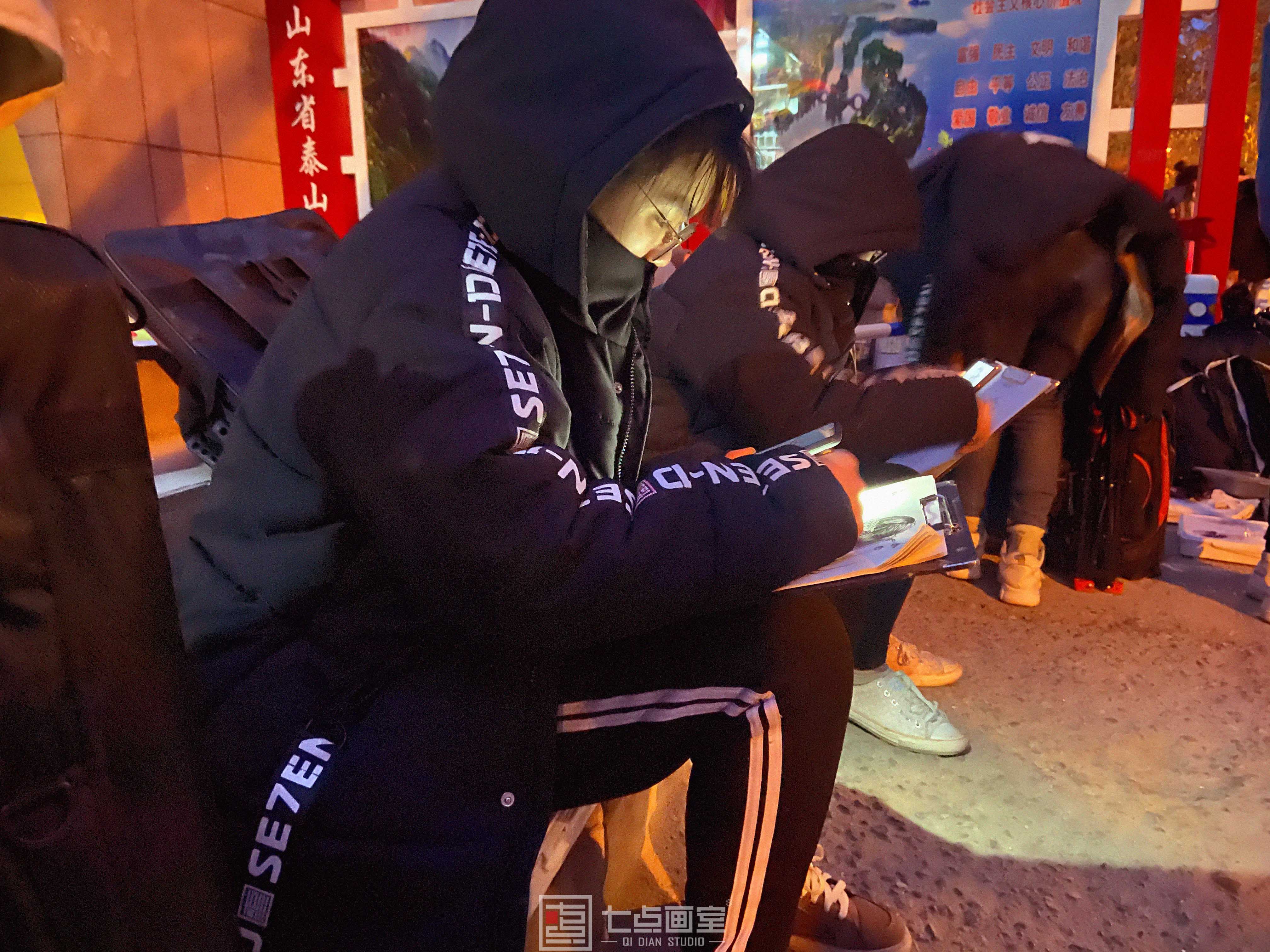 七点助考闪现山东 ▏风雨无阻,与你并肩前行 七点助考闪现山东 ▏风雨无阻,与你并肩前行