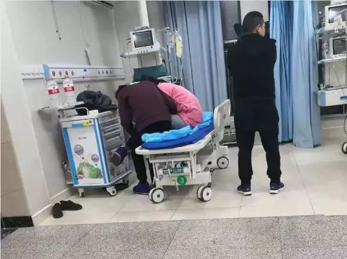 深夜辅导儿子作业,武汉妈妈连吞7颗安眠药,辅导作业规律早知道 深夜辅导儿子作业,武汉妈妈连吞7颗安眠药,辅导作业规律早知道