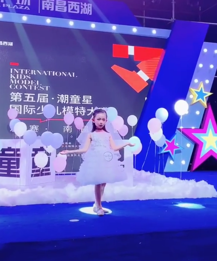 潮童穿搭 | 什么!拥有700万粉丝的网红都在穿... 潮童穿搭 | 什么!拥有700万粉丝的网红都在穿...