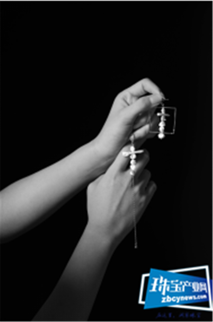 用珠宝妆点你的空间—— Rita Zhou携monSecret品牌亮相纽约时装周 用珠宝妆点你的空间—— Rita Zhou携monSecret品牌亮相纽约时装周
