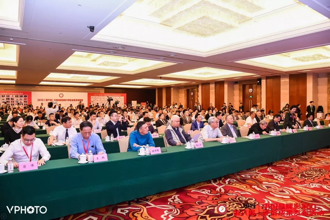 品牌强国:TOUCHBeauty渲美走进人民大会堂,荣获三项重要大奖 品牌强国:TOUCHBeauty渲美走进人民大会堂,荣获三项重要大奖