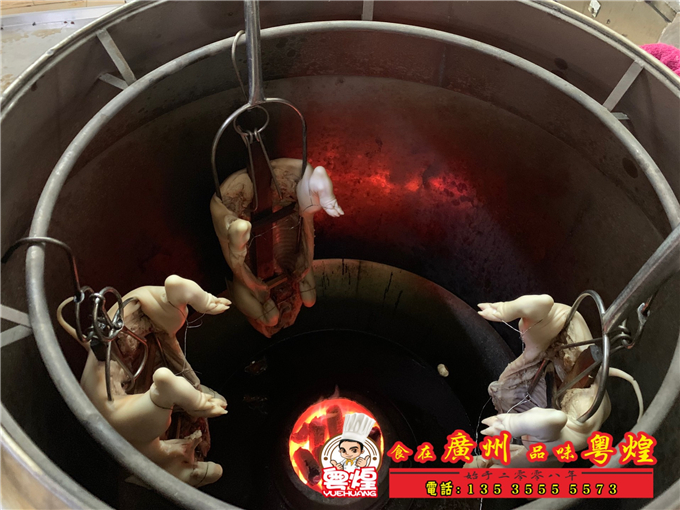 乳猪的烧制方法有明炉烧烤乳猪与挂炉烧烤乳猪以及乳猪酱的制作方法