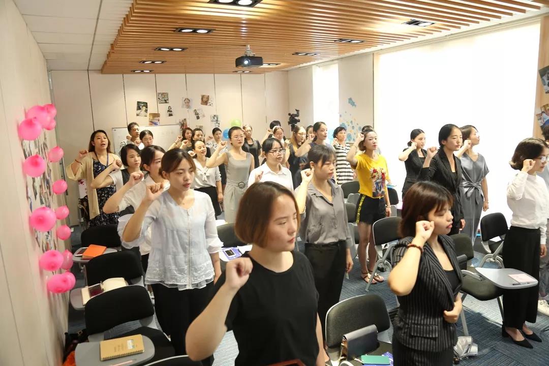 【人物志 第八期】万仁宾：每一次破茧成蝶的突破，只为起舞绽放的美丽！