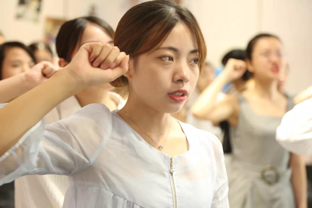 【人物志 第八期】万仁宾：每一次破茧成蝶的突破，只为起舞绽放的美丽！
