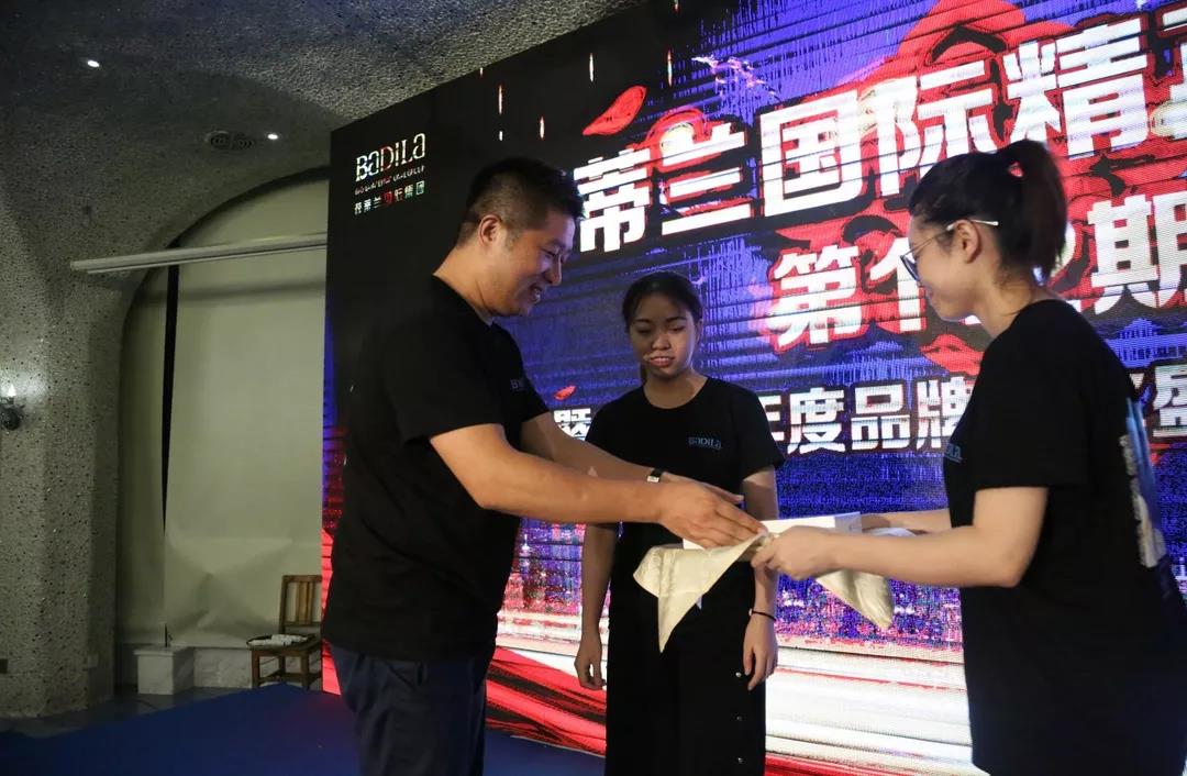 【人物志 第八期】万仁宾：每一次破茧成蝶的突破，只为起舞绽放的美丽！