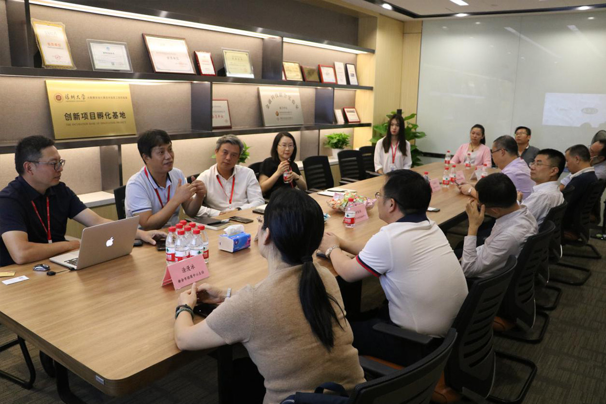 热烈欢迎新余市政府徐鸿常务副市长一行 莅临我司视察指导工作 热烈欢迎新余市政府徐鸿常务副市长一行 莅临我司视察指导工作
