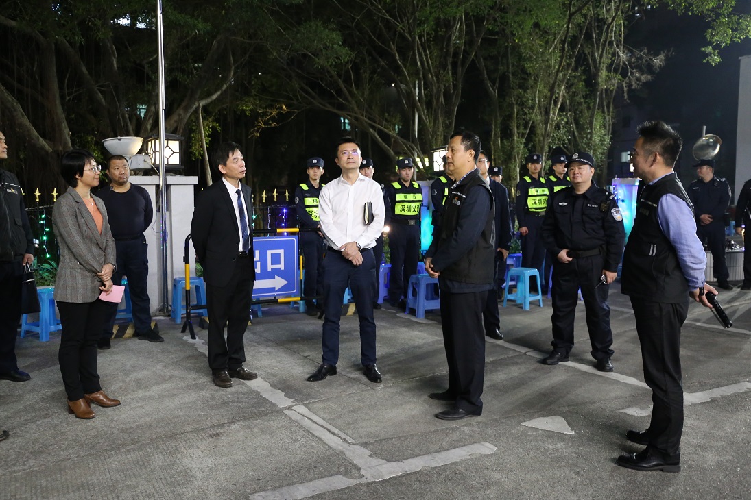 圣诞节期间各部门领导视察深圳堂