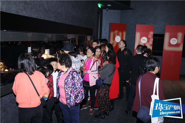 “领舞华夏·盛迎鼠年——十二生肖迎新春珠宝设计发布特展” 于深圳珠宝博物馆启幕 “领舞华夏·盛迎鼠年——十二生肖迎新春珠宝设计发布特展” 于深圳珠宝博物馆启幕