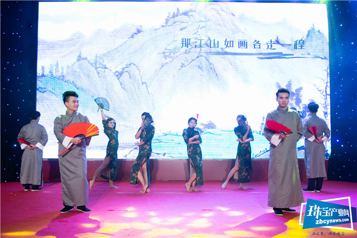 2020峰汇珠宝 “锐意革新,行稳致远” 迎新春联欢晚会暨发展战略启动会举行 2020峰汇珠宝 “锐意革新,行稳致远” 迎新春联欢晚会暨发展战略启动会举行