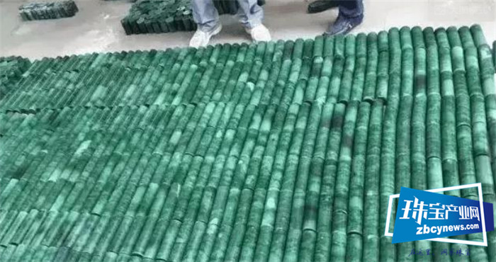 玉石大料切出70000只手镯赌涨7千万,举世罕见 玉石大料切出70000只手镯赌涨7千万,举世罕见