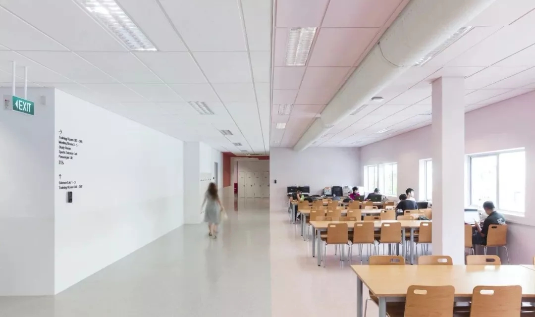 在新加坡,每8个人中就有1个人读过这所学校 在新加坡,每8个人中就有1个人读过这所学校