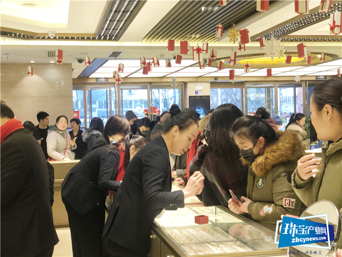 生肖鼠金饰299元/克 中国黄金北京旗舰店举行元旦开门红活动 生肖鼠金饰299元/克 中国黄金北京旗舰店举行元旦开门红活动