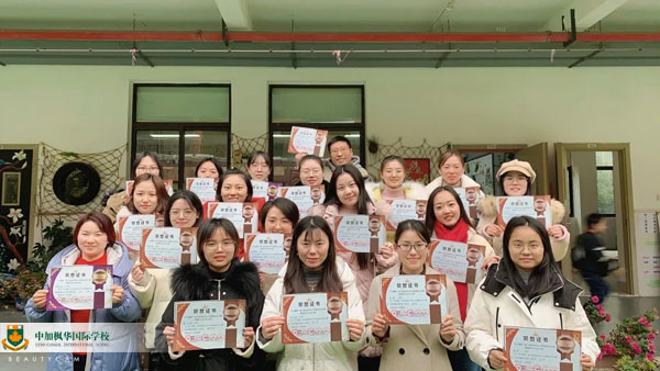 中加枫华国际学校在作文比赛与书法大赛中喜讯同传
