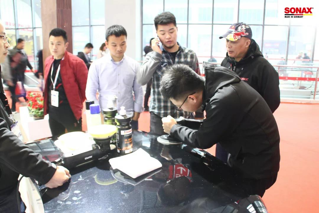 驻足当下,展望未来 驻足当下,展望未来