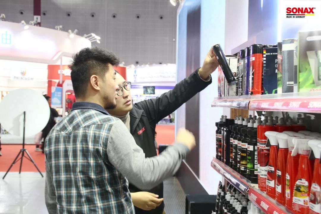 驻足当下,展望未来 驻足当下,展望未来