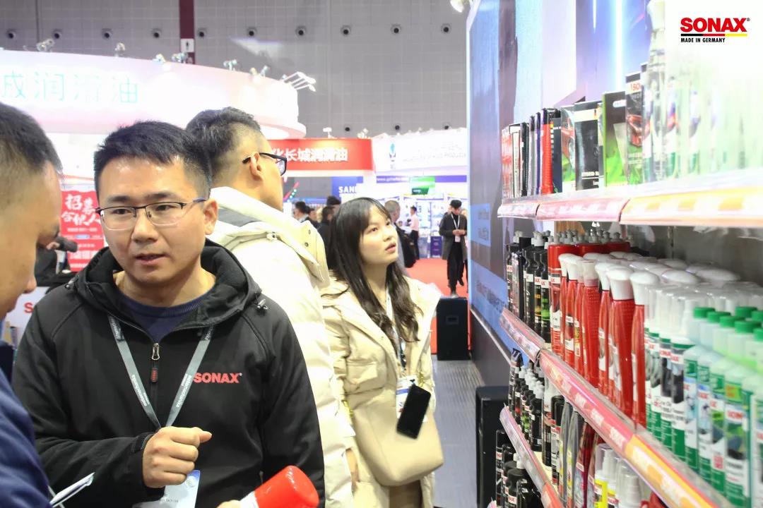 驻足当下,展望未来 驻足当下,展望未来