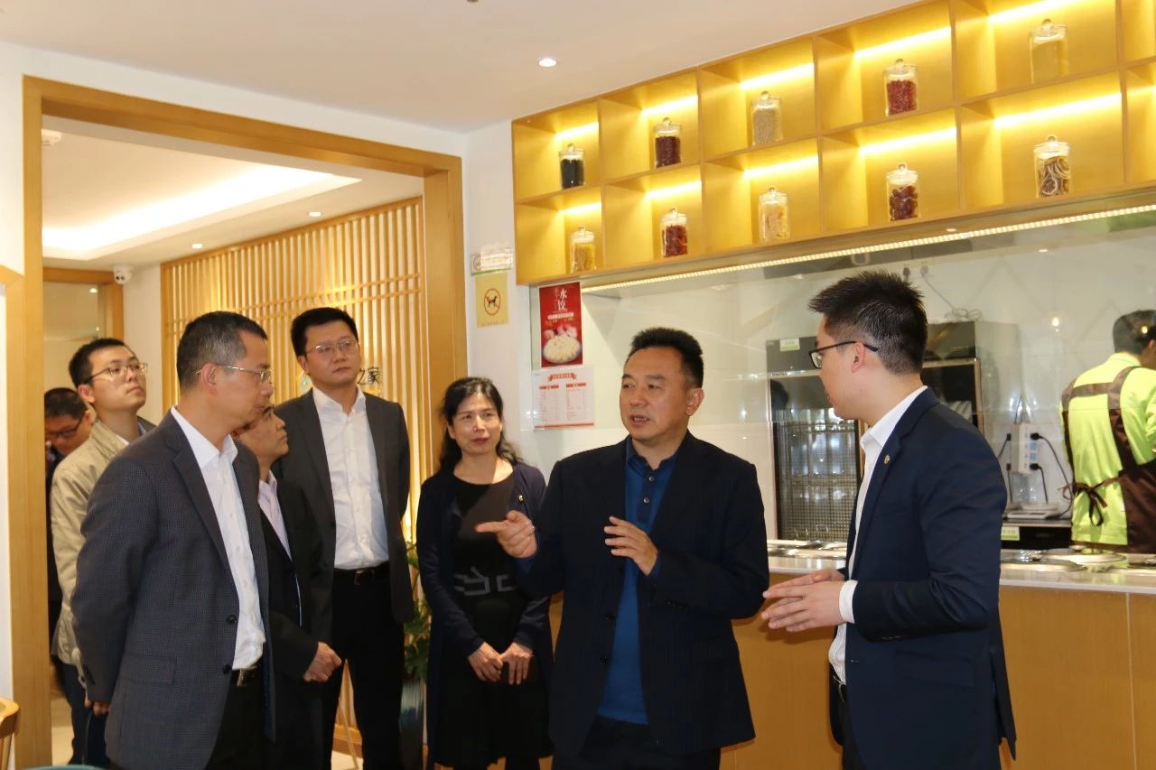 深圳市民政局局长廖远飞率队调研国寿•康欣社区颐康之家