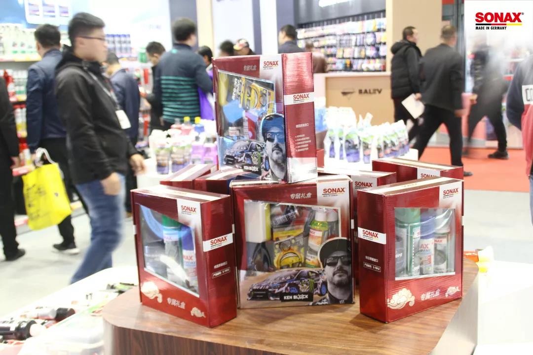 驻足当下,展望未来 驻足当下,展望未来