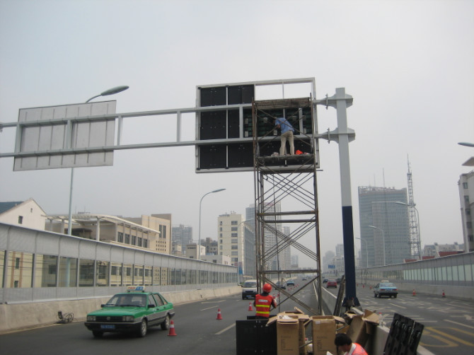 青岛市环胶湾路LED交通诱导屏专用P16户外双色标准箱体（静态）