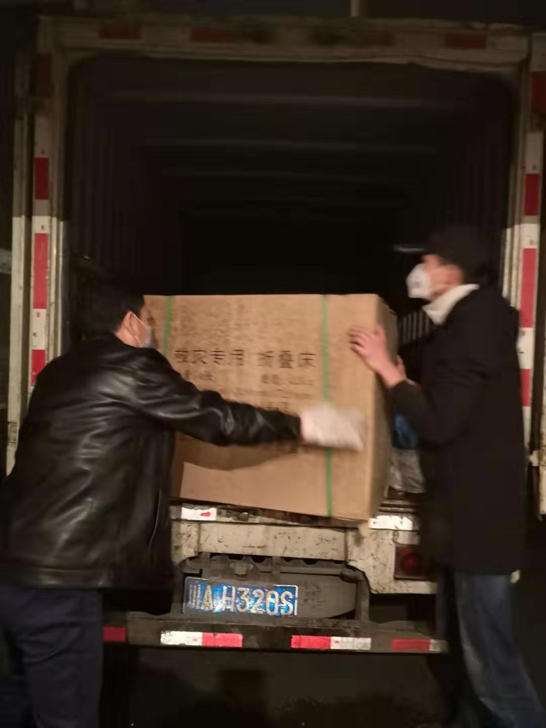 凌晨青白江突发地震，公司深夜运送救灾物资