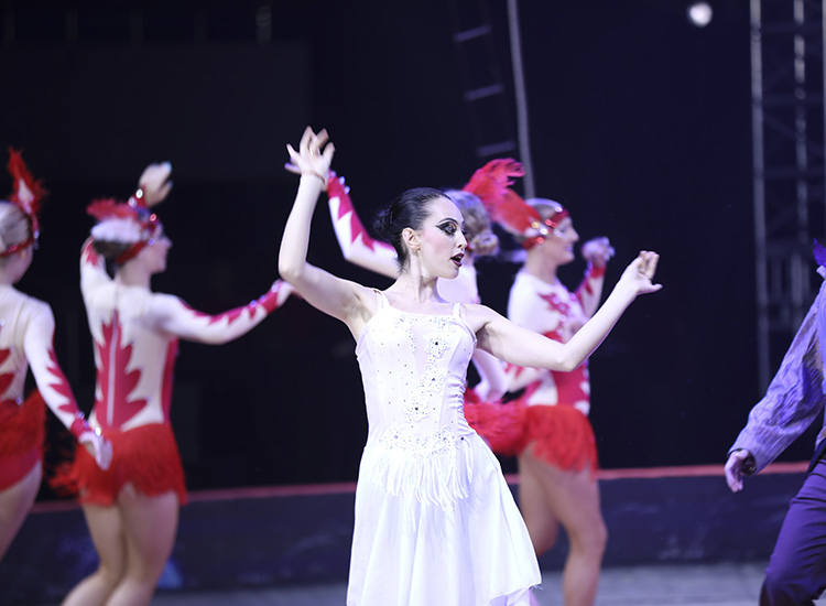 独门绝技——美女变老虎 独门绝技——美女变老虎