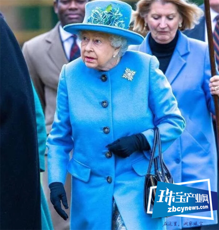 英国为女王珠宝拍摄纪录片