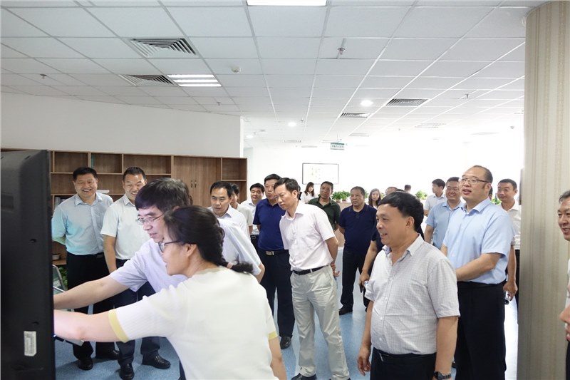 国家药品监督管理局领导调研河北省中药材检测中心