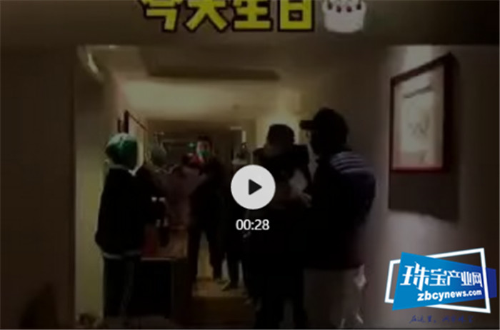 今生金饰前珠宝主播驰援武汉 ——负重前行,珠宝人的美丽故事 今生金饰前珠宝主播驰援武汉 ——负重前行,珠宝人的美丽故事