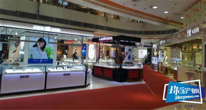 线下店难抵风险 珠宝业重新思考整个产业链的经营逻辑 线下店难抵风险 珠宝业重新思考整个产业链的经营逻辑