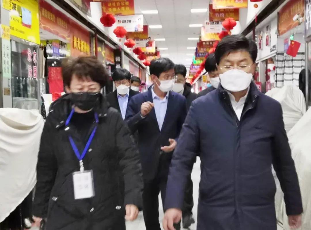 区长林恒到文登义乌小商品批发市场调研