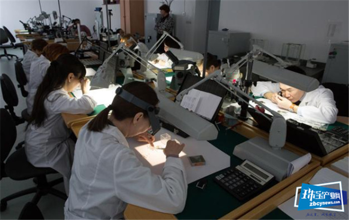 科学家已经研究出人造钻石,简单快速且省钱 科学家已经研究出人造钻石,简单快速且省钱