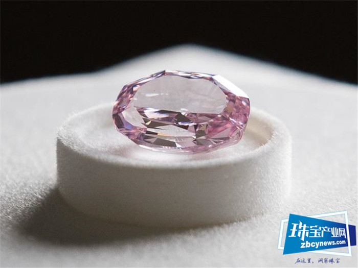 Alrosa 宣布售出一颗6.21ct枕形紫粉色钻石,土豪快来 Alrosa 宣布售出一颗6.21ct枕形紫粉色钻石,土豪快来