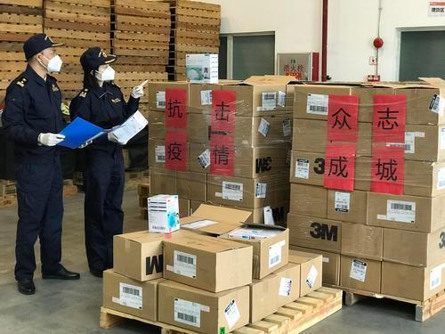 广州保税区跨境电商激增:进口奶粉成爆款 广州保税区跨境电商激增:进口奶粉成爆款
