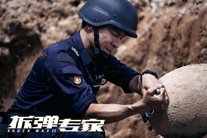电影投资:刘德华、刘青云18年后联袂主演《拆弹专家2》,再现香港电影辉煌? 电影投资:刘德华、刘青云18年后联袂主演《拆弹专家2》,再现香港电影辉煌?