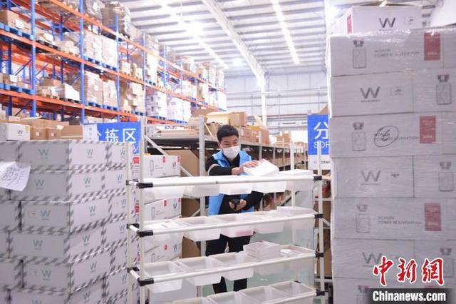 义乌跨境电商进口“开门红” 日均包裹量同比增长657.37% 义乌跨境电商进口“开门红” 日均包裹量同比增长657.37%