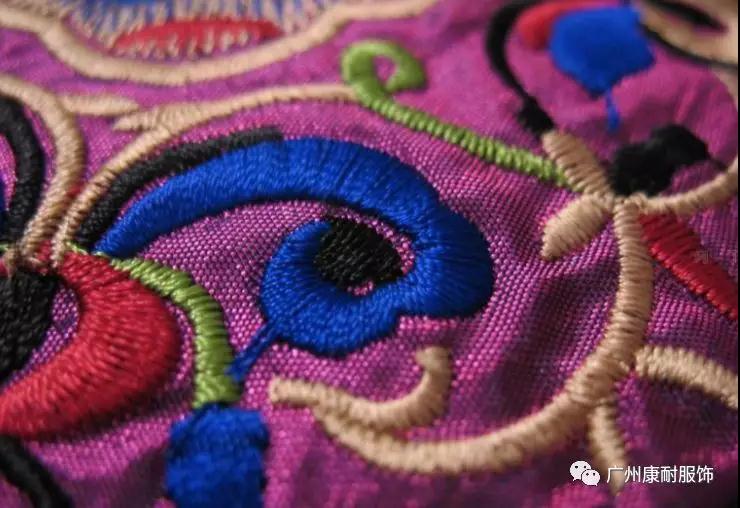 你知道你平时穿的衣服上面的绣花属于哪种工艺吗?都有哪些特点呢? 你知道你平时穿的衣服上面的绣花属于哪种工艺吗?都有哪些特点呢?