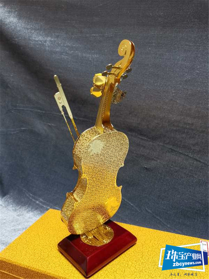 艺恒珠宝精品玫瑰花“小提琴”工艺品走俏市场 艺恒珠宝精品玫瑰花“小提琴”工艺品走俏市场