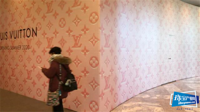 纽约下城LV旗舰店“夏日再会” 疫情之下奢侈品市场寒冬已至 纽约下城LV旗舰店“夏日再会” 疫情之下奢侈品市场寒冬已至