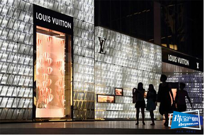 趁火打劫?蒂芙尼股价暴跌 LVMH欲在公开市场上收购其股票 趁火打劫?蒂芙尼股价暴跌 LVMH欲在公开市场上收购其股票