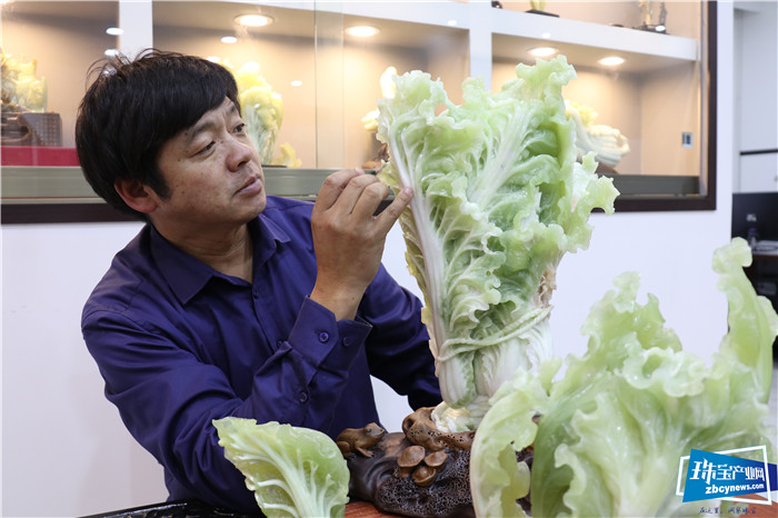 留得清气满乾坤 访中国玉石雕艺术大师“玉雕白菜王”李红伟 留得清气满乾坤 访中国玉石雕艺术大师“玉雕白菜王”李红伟