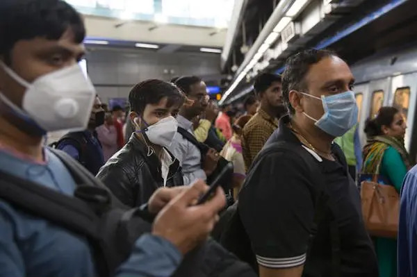 阿兰达蒂·罗伊谈印度：瘟疫照亮了社会的遮蔽之物 