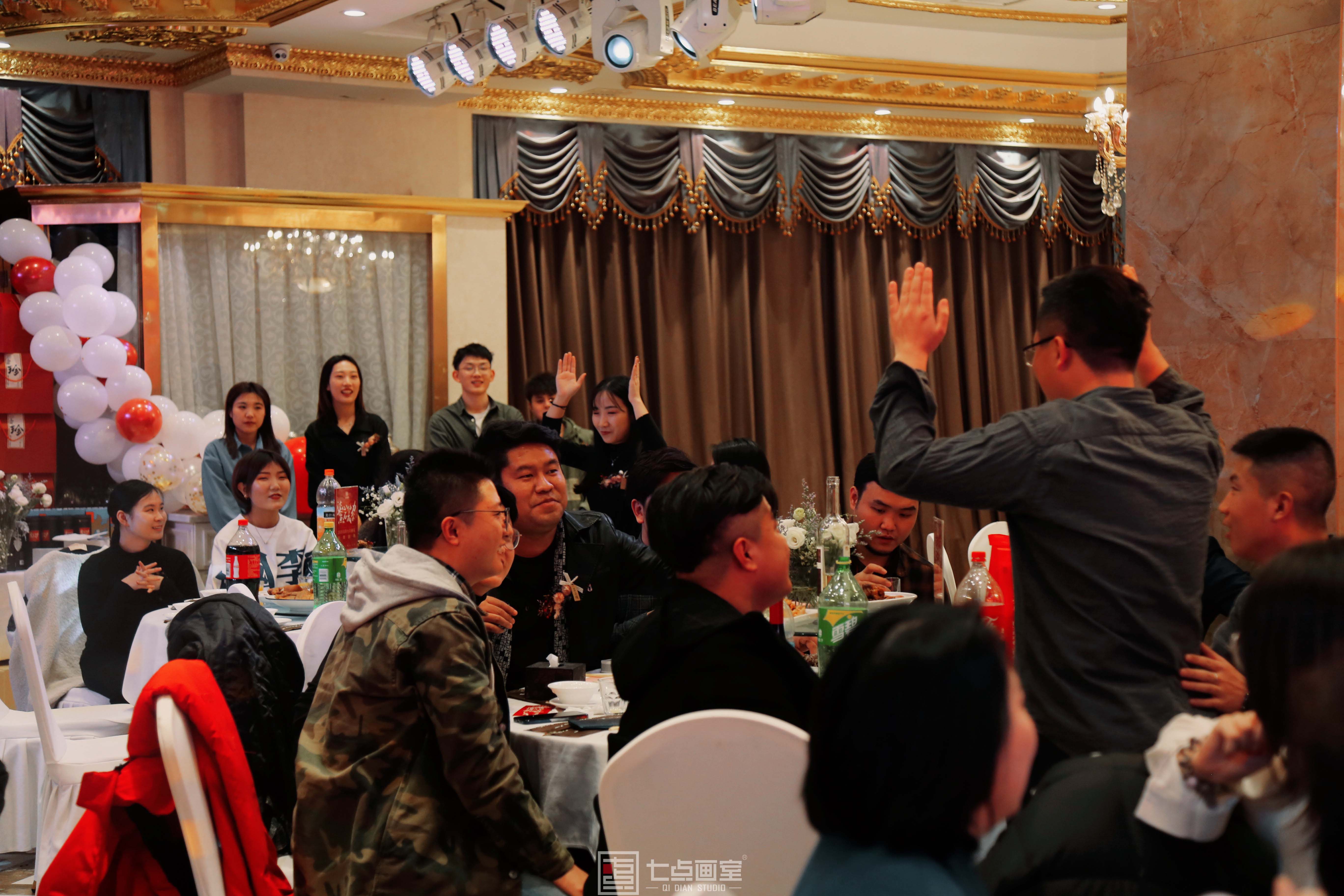 2020七点年会,让我们继续乘风破浪,再创辉煌 2020七点年会,让我们继续乘风破浪,再创辉煌
